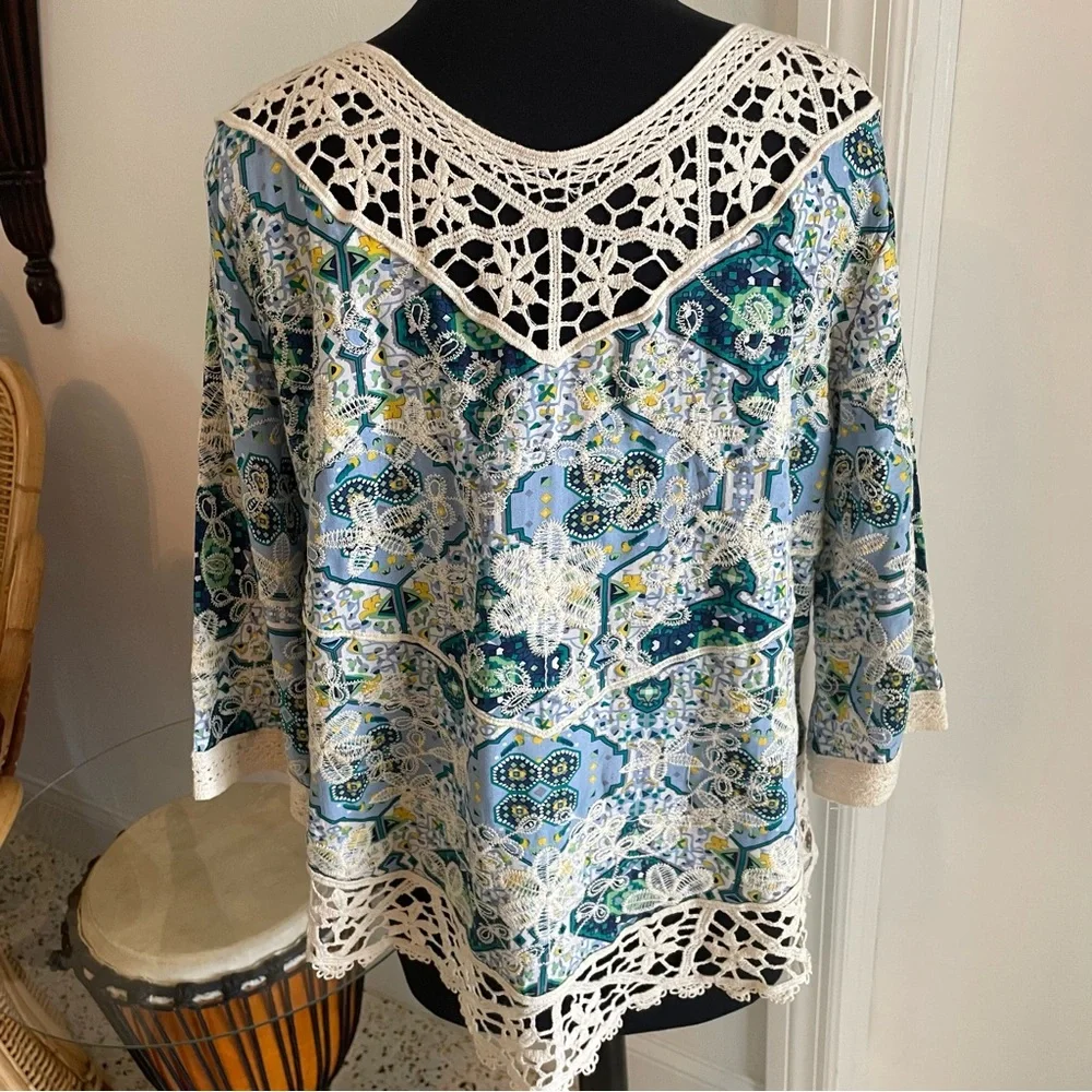 Solitaire Embroidered Bohemian Tunic! 3/4 Sleeve! Lace trim! Like new! Medium - Picture 5 of 13